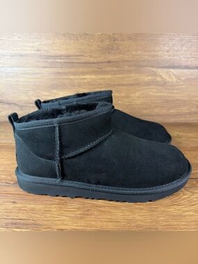 UGG Classic Ultra Mini Boots Size 6Y Black Shoes Lamb Fur